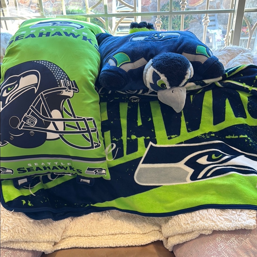 Seahawks! 💚💙💚 Green and Blue NFL Blankets & Throws